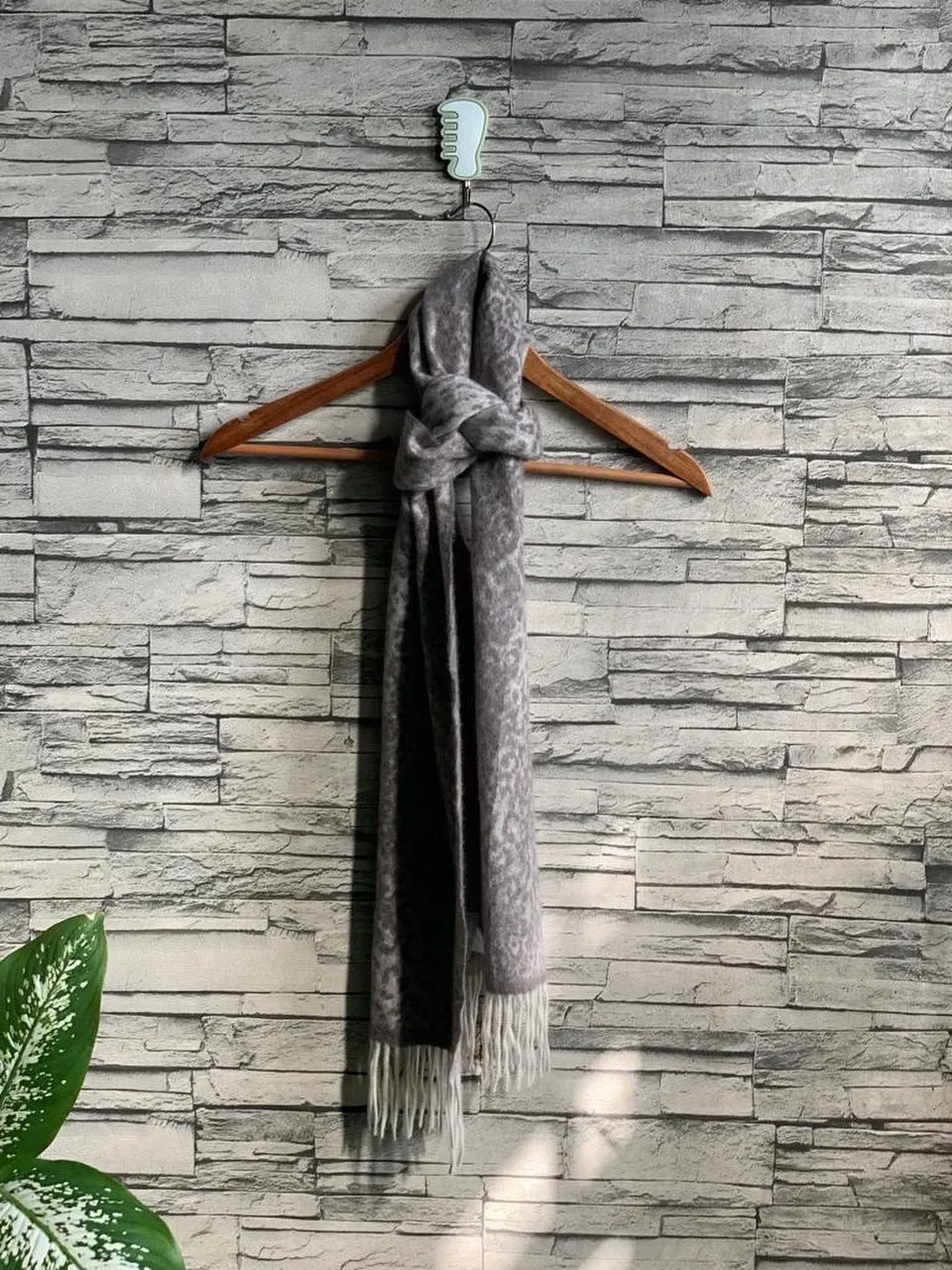 100 shmere Scarves (50 pieces Bundle)