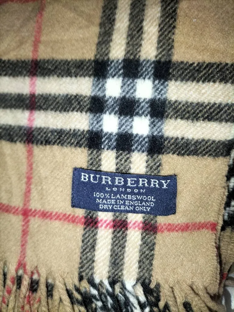 Burberry vintage camel plaid scarves . All are 💯% authentic. Material 20 piecec in 💯% cashmere and 11 pieces in lambswool. Totall 31 pieces