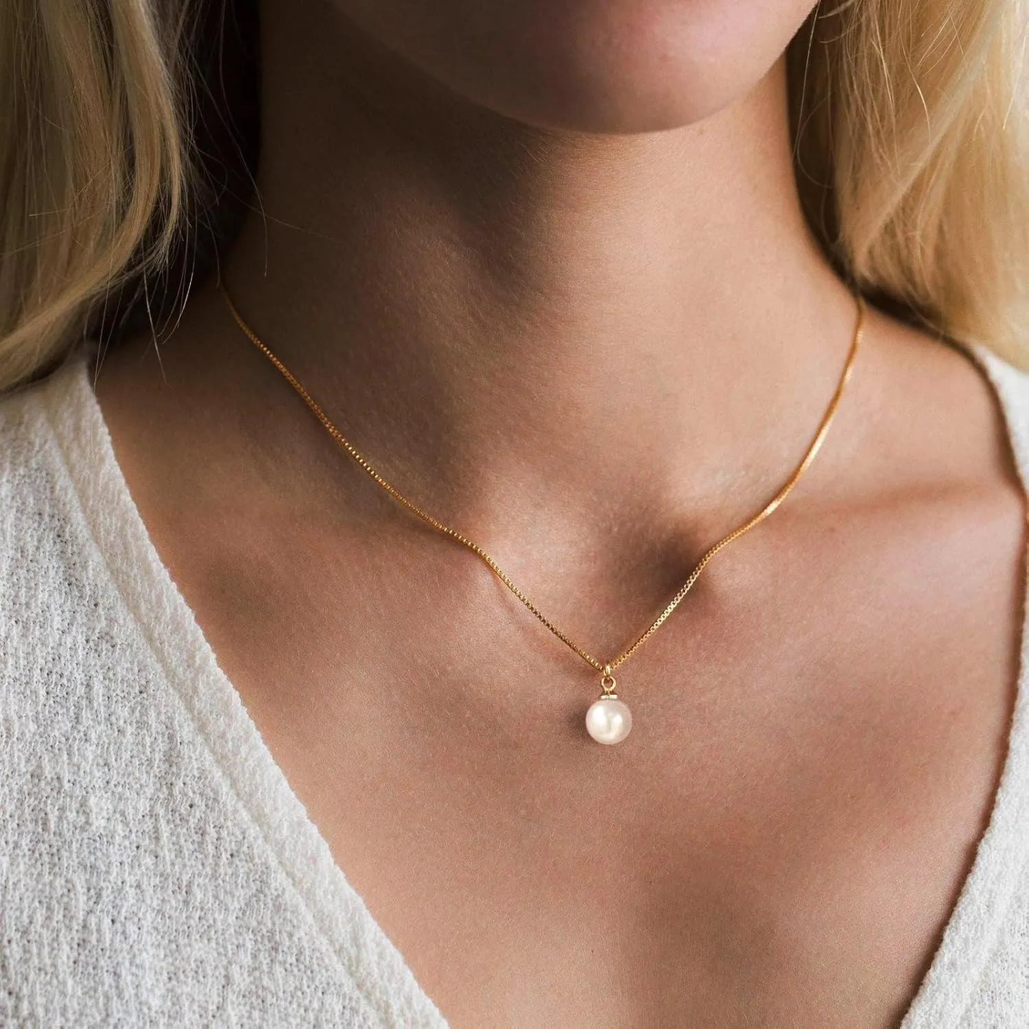 Dainty Pearl Pendant Necklaces for Women 14k Gold/Silver Plated Layered Pearl Chain Necklace Trendy Simple Box Paperclip Chain Pearl Necklace Gold Pearl Necklace Wedding Beach Gold Jewelry Gift for Women
