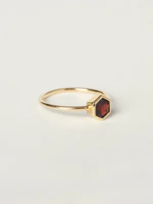 Hester Ring | 9k Gold (Garnet)