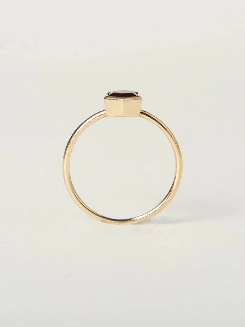 Hester Ring | 9k Gold (Garnet)