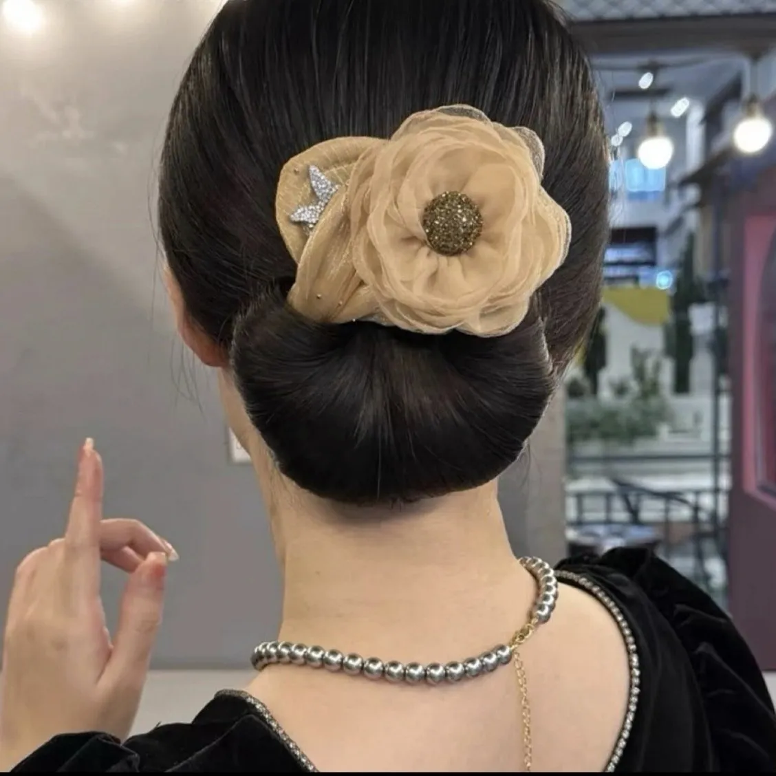Mesh flower hair curler with diamond bun