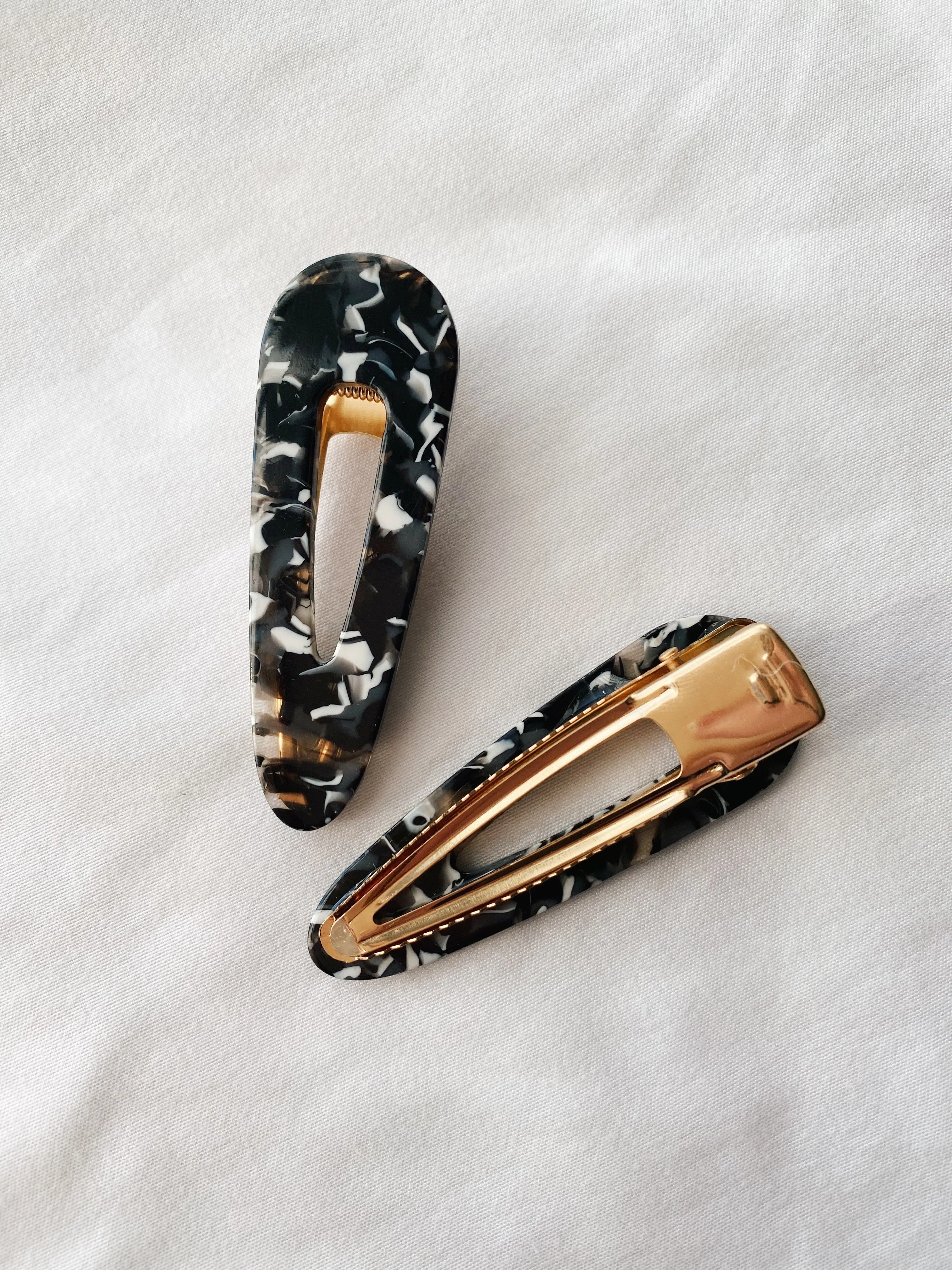Tear Drop Aligator Clip | Black Marble