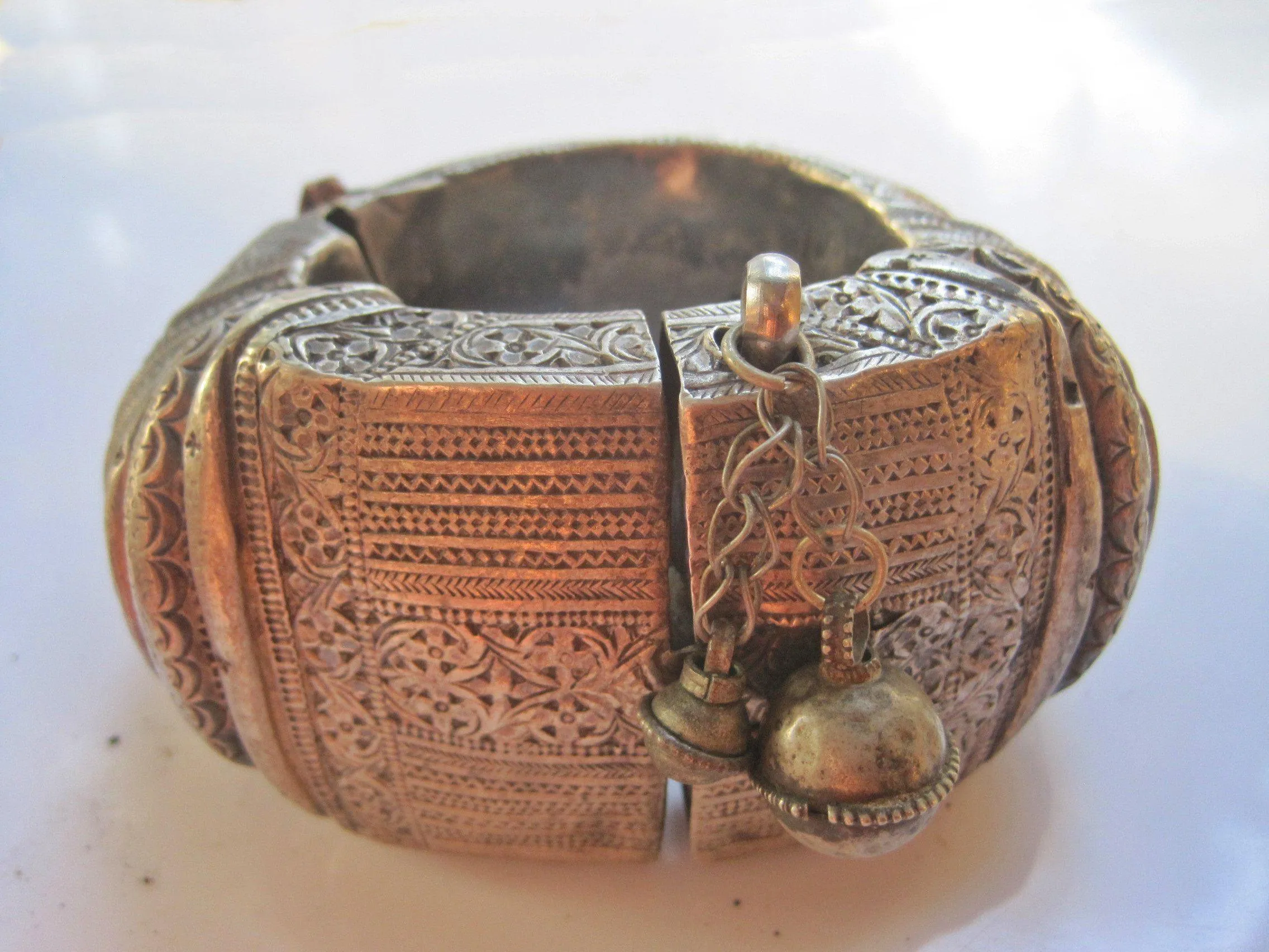 Vintage Silver Omani Rigid Foot Bracelet from Nizwa Oman with Defects