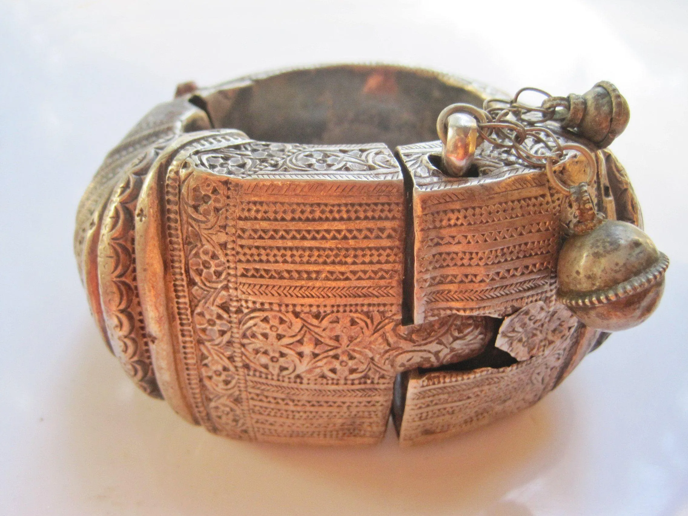 Vintage Silver Omani Rigid Foot Bracelet from Nizwa Oman with Defects