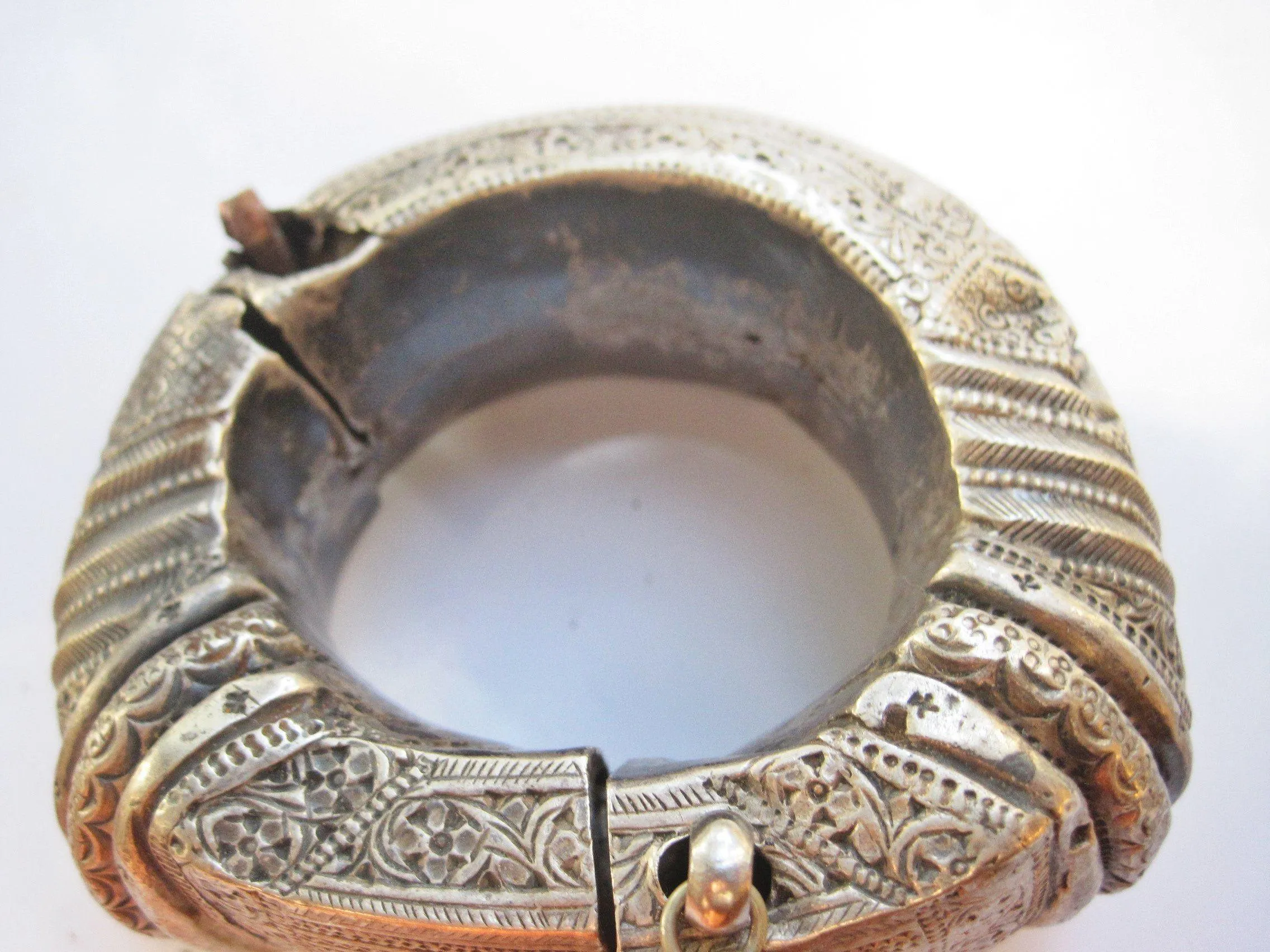 Vintage Silver Omani Rigid Foot Bracelet from Nizwa Oman with Defects